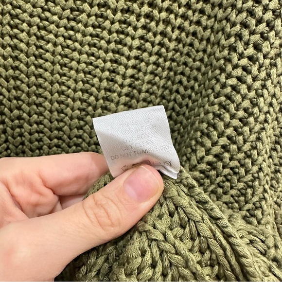 Revolve Tularosa Oversized Crocheted Olive Green V-Neck Sweater XS - Picture 8 of 9